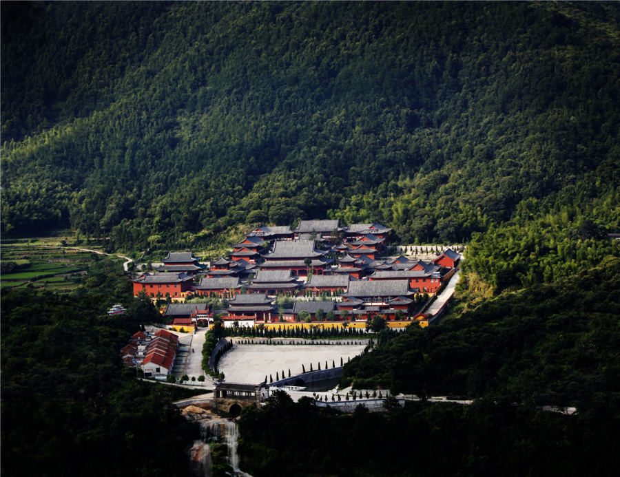 Con una historia de 2.000 a?os, Huangmei es conocido como la cuna del budismo Zen.