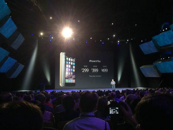 Apple presenta iPhones más grandes y nuevo reloj