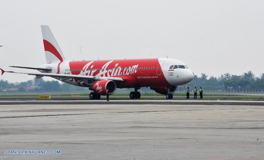 AirAsia revela información de pasajeros y tripulantes a bordo de avión desaparecido