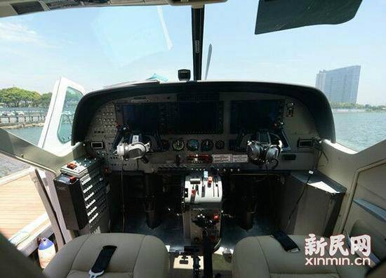 Mueren cinco en choque del avión anfibio con puente en Shanghai