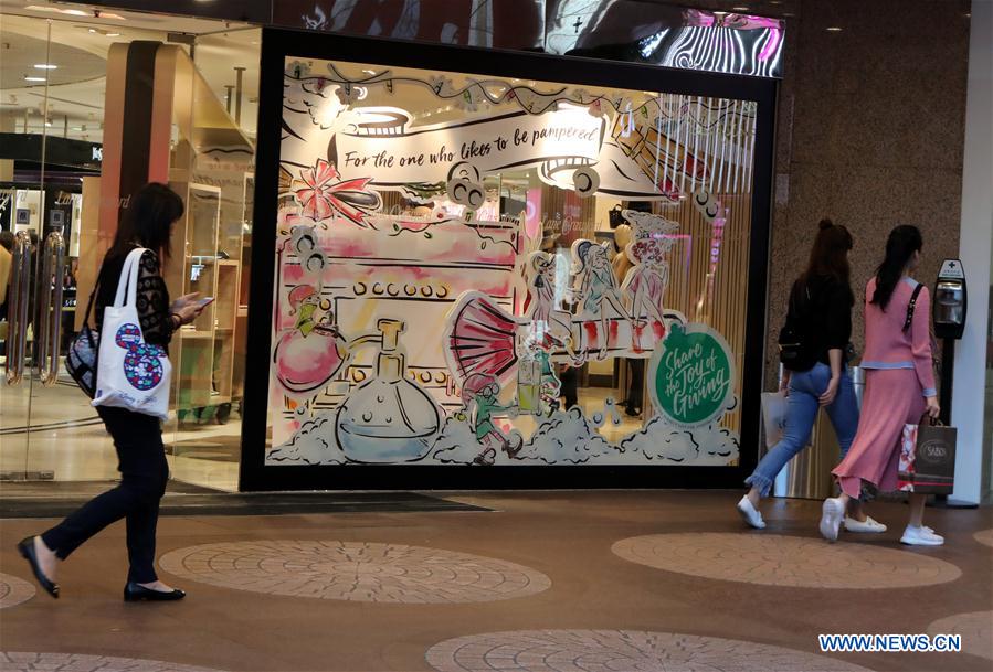 Los adornos navide?os decoran la ciudad de Hong Kong
