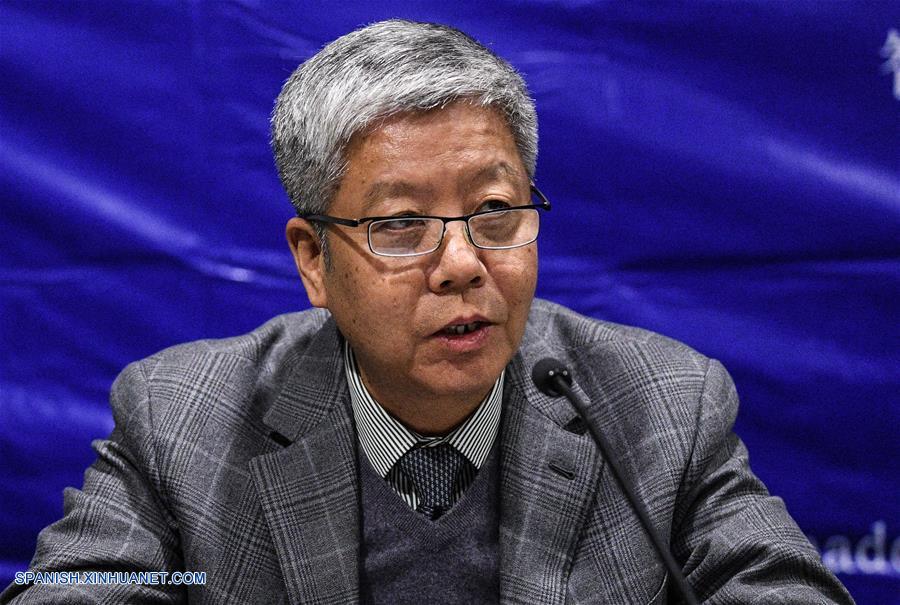 El exdirector del Departamento de Desarrollo de Alta Tecnología e Industrialización, del Ministerio de Ciencia y Tecnología de la República Popular China y asesor experto de la Confederación de Promoción de Cooperación Exterior de Shenzhen, Zhao Yuhai, pronuncia un discurso durante la ceremonia de graduación del seminario "Formación de Comercio Electrónico para Micro y Peque?a Agricultura", en la Universidad Santo Tomás, en Santiago, capital de Chile, el 2 de agosto de 2018. El embajador de China en Chile, Xu Bu, destacó el jueves el auge del comercio electrónico en su país, y valoró el interés de las micro y peque?as empresas chilenas en el sector agrícola por fortalecer el intercambio de conocimientos en este ámbito. El embajador Xu encabezó la ceremonia de graduación del seminario "Formación de Comercio Electrónico para Micro y Peque?a Agricultura", patrocinado por el Ministerio de Comercio de China, la Universidad Santo Tomás, y diversas entidades gubernamentales e internacionales. (Xinhua/Jorge Villegas)