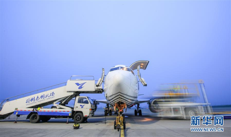 Se abre la “l(fā)ínea exclusiva de cangrejos de Shanghai” en el aeropuerto de Yangzhou, Jiangsu