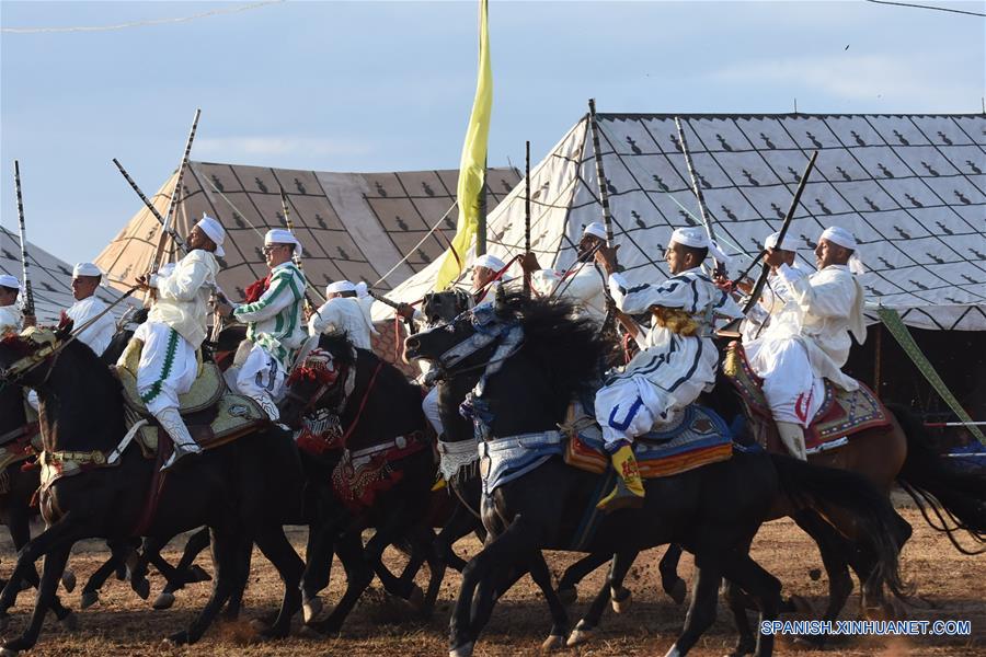 Espectáculo de caballos Fantasía en Rabat, Marruecos