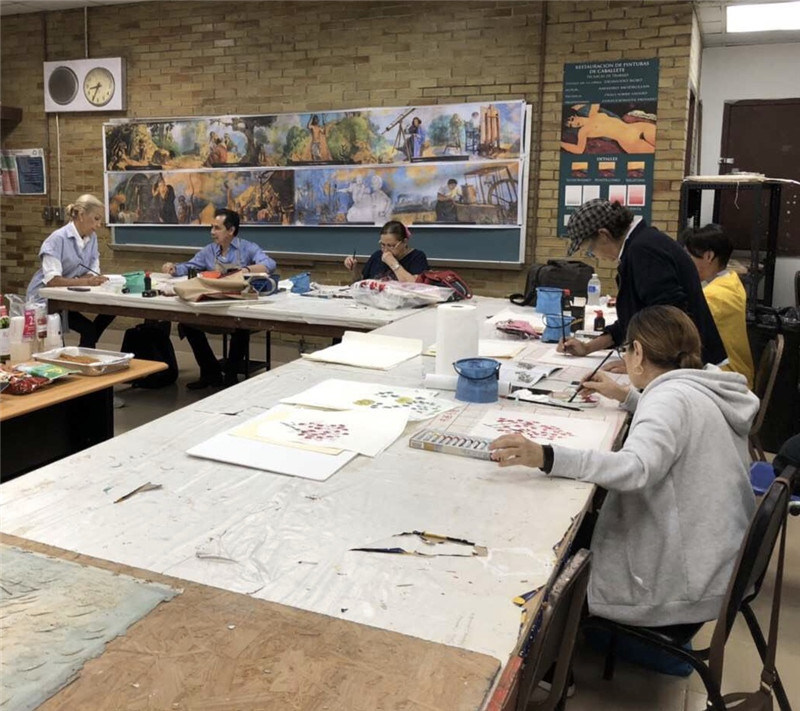 La pintura china gana discípulos en Panamá