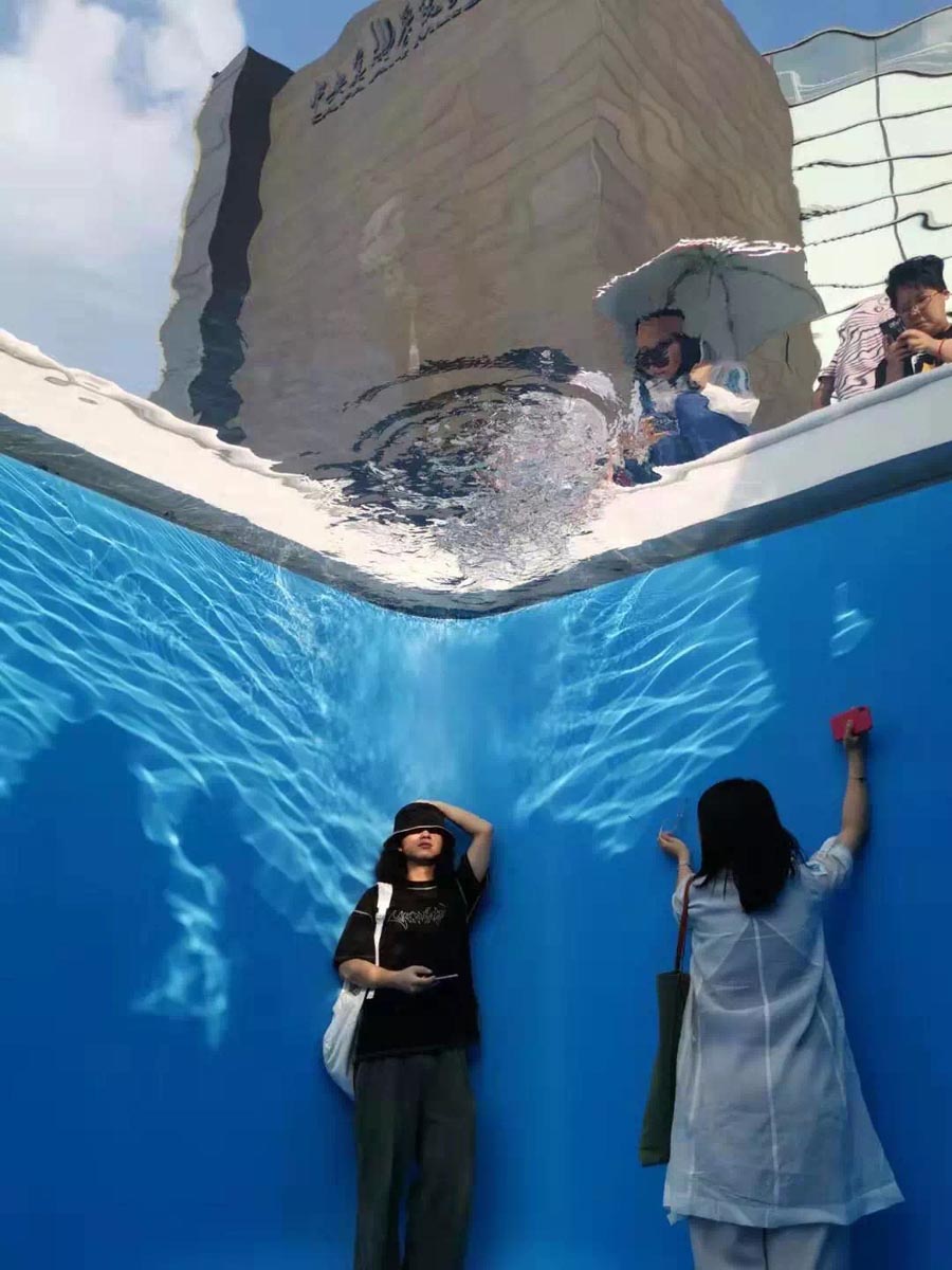 Leandro Erlich desdibuja el umbral conceptual en Beijing