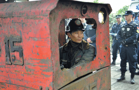 Los intensos esfuerzos de los rescatistas salvan la vida de 13 mineros