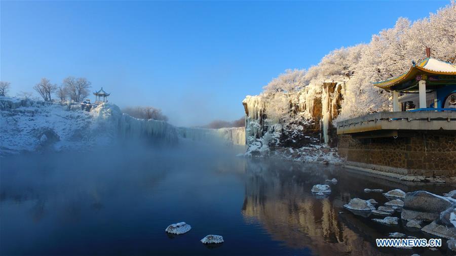 Paisaje de árboles cubiertos de escarcha en Mudanjiang, Heilongjiang, China