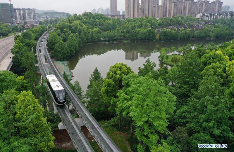 Ultramoderno SkyShuttle de conducción autónoma inicia operaciones en Chongqing