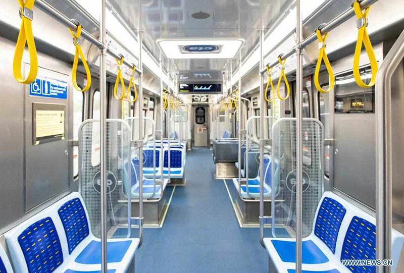 Vagones chinos se prueban dentro del sistema de transporte de Chicago, EE.UU.