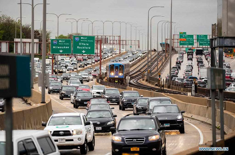 Vagones chinos se prueban dentro del sistema de transporte de Chicago, EE.UU.