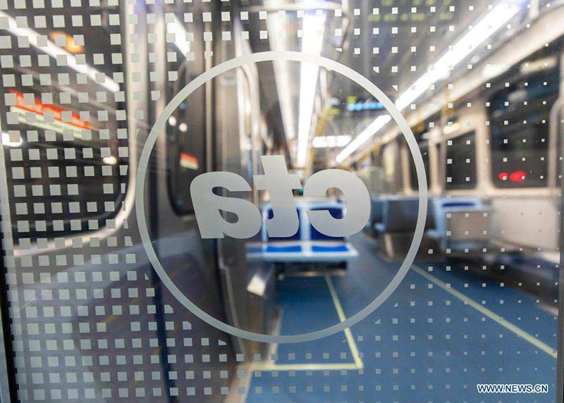 Vagones chinos se prueban dentro del sistema de transporte de Chicago, EE.UU.