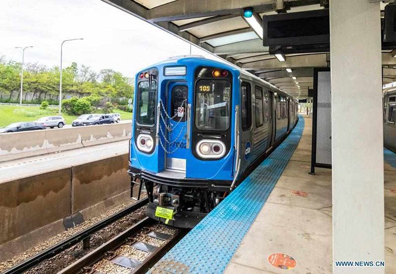 Vagones chinos se prueban dentro del sistema de transporte de Chicago, EE.UU.