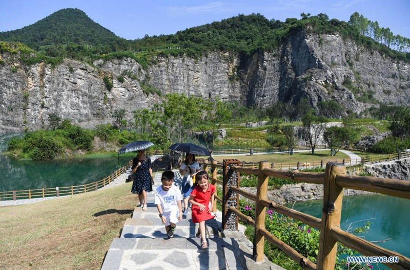 Antigua zona de exploración minera es transformada en fragante parque de monta?a