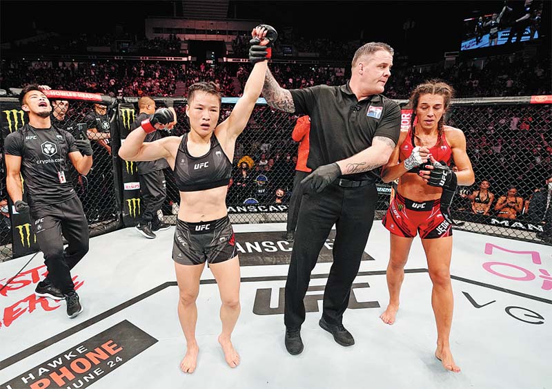 Los pu?os de una boxeadora alimentan el interés por los deportes de combate