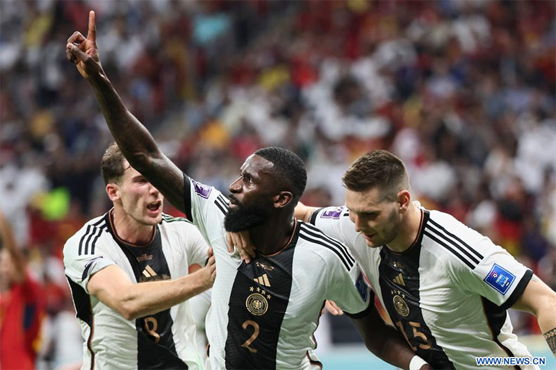 Espa?a y Alemania empatan en partido tenso de Copa Mundial