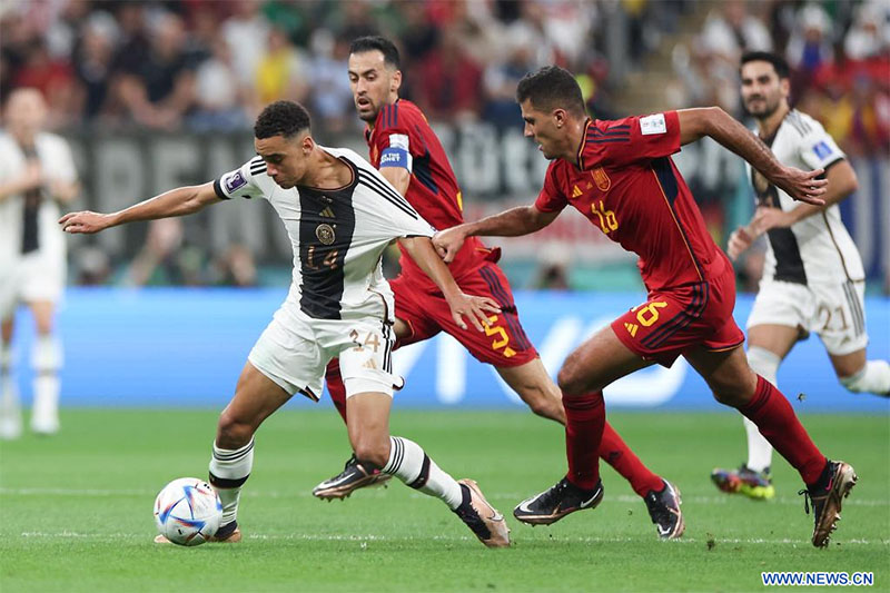 Espa?a y Alemania empatan en partido tenso de Copa Mundial