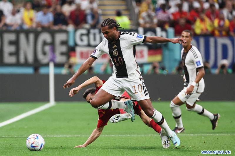 Espa?a y Alemania empatan en partido tenso de Copa Mundial
