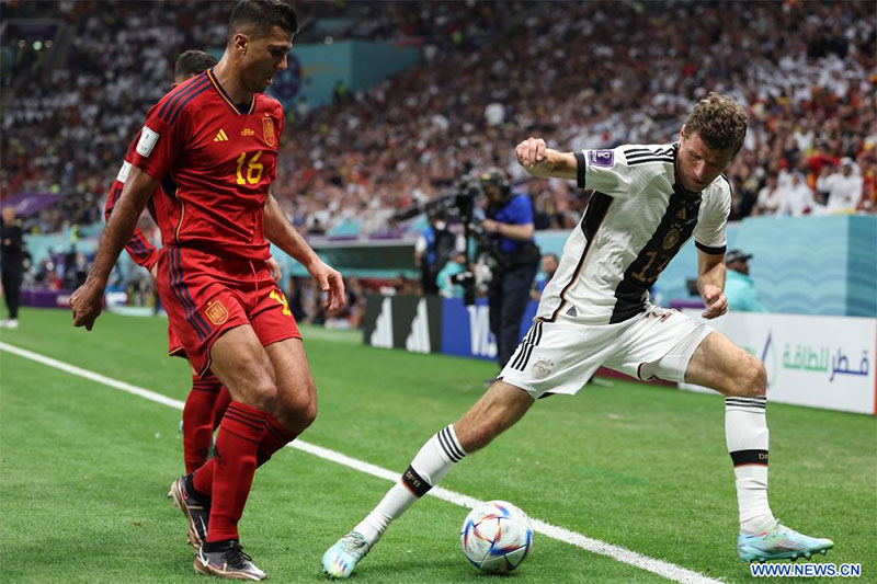 Espa?a y Alemania empatan en partido tenso de Copa Mundial