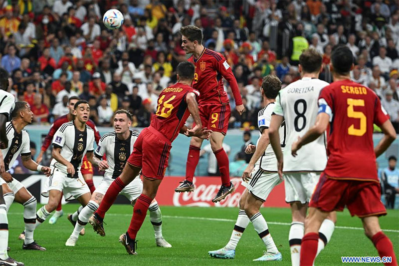 Espa?a y Alemania empatan en partido tenso de Copa Mundial