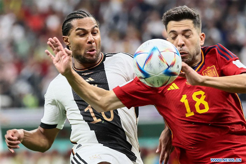 Espa?a y Alemania empatan en partido tenso de Copa Mundial