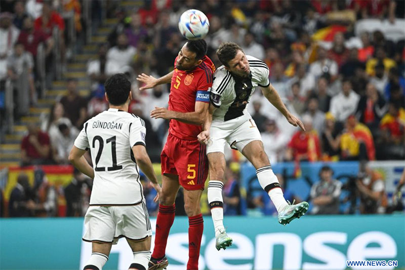 Espa?a y Alemania empatan en partido tenso de Copa Mundial