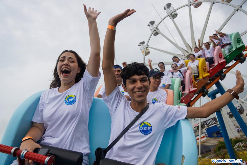 El aprendizaje del idioma chino ha cautivado a los jóvenes en El Salvador, convirtiéndose en un puente para conocer de primera mano la cultura milenaria de China, así como para estrechar los lazos de amistad entre ambas naciones, dijeron estudiantes y profesores salvadore?os de mandarín.