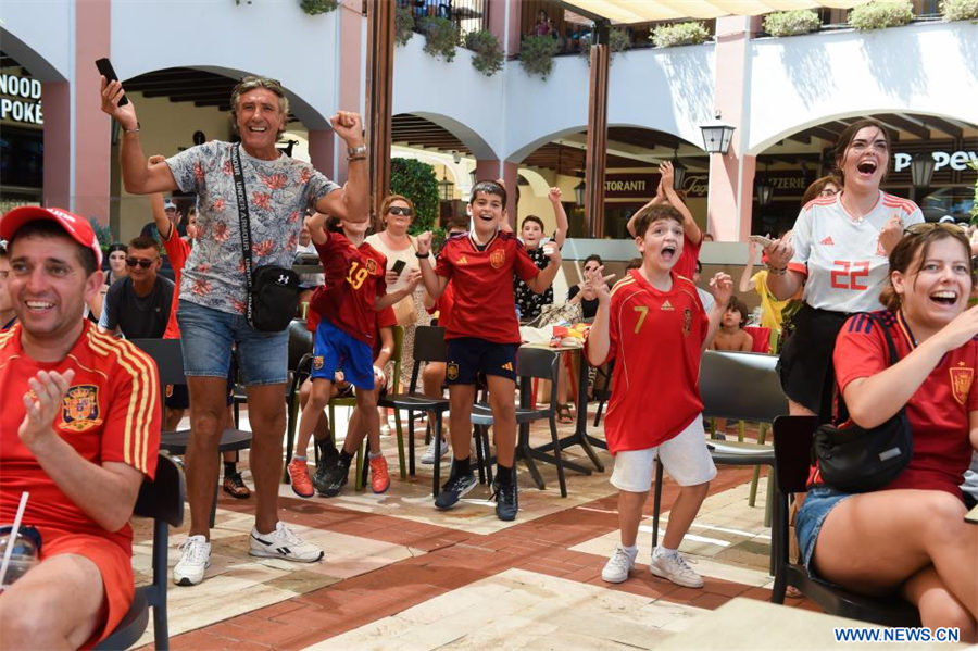 Aficionados festejan después de que Espa?a ganara la final ante Inglaterra en la Copa Mundial Femenina