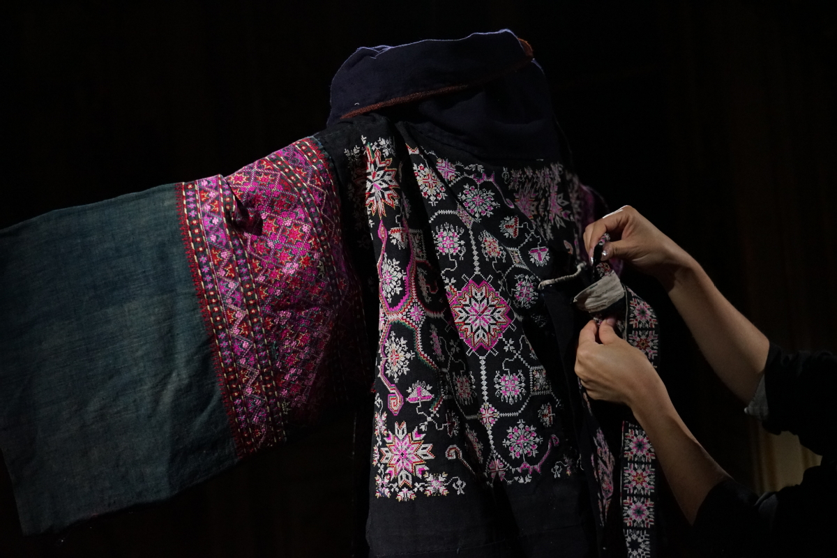 El domingo se inauguró una exposición de arte chino Miao en el Palacio Clerici de Milán. [Foto proporcionada a chinadaily.com.cn]