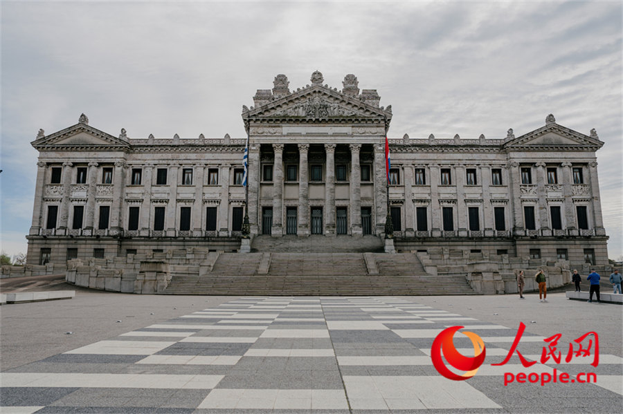 Belleza en la Ruta de la Seda｜Montevideo, Uruguay: entre lo clásico y la modernidad