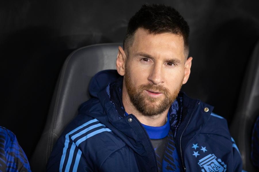 Imagen del 12 de octubre de 2023 del jugador Lionel Messi, de Argentina, previo al partido por la tercera fecha de las Eliminatorias Sudamericanas para el Mundial de Estados Unidos, México y Canadá 2026 ante Paraguay, celebrado en el estadio Monumental, en la ciudad de Buenos Aires, Argentina. (Xinhua/Martín Zabala)