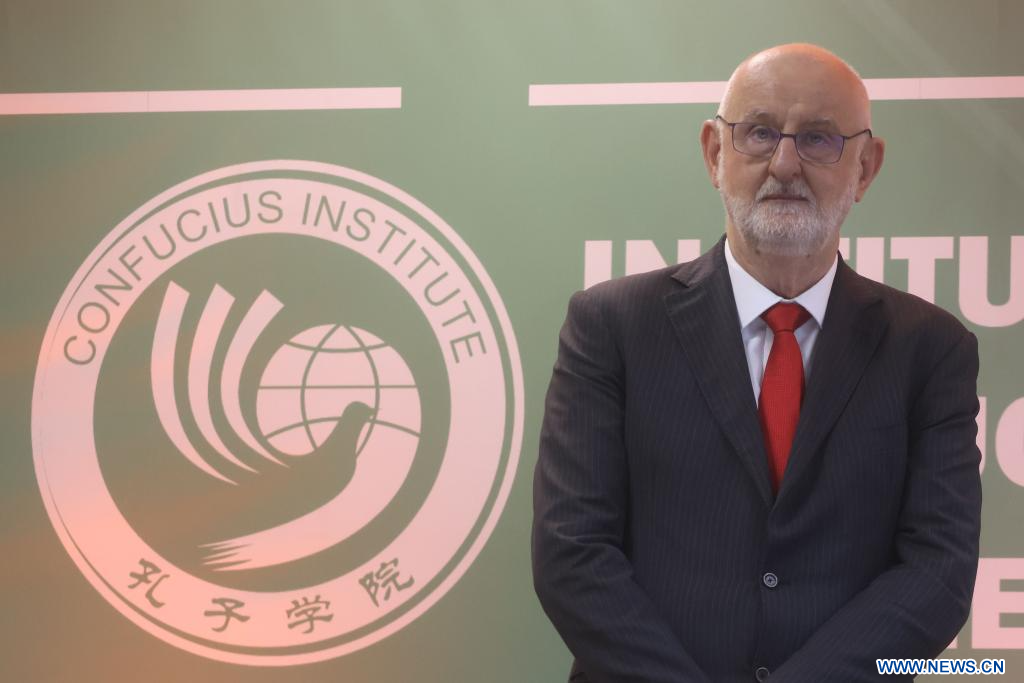 Imagen del 13 de noviembre de 2023 del director del Instituto Confucio de la Universidad Estatal Paulista, Luis Antonio Paulino, asistiendo a la celebración del 15o aniversario del Instituto Confucio de la Universidad Estatal Paulista, en Sao Paulo, Brasil. (Xinhua/Rahel Patrasso)