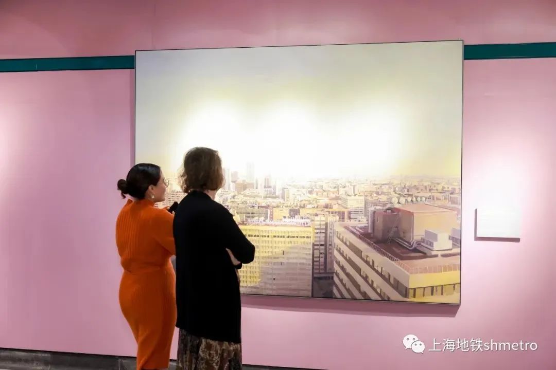 Reproducciones de obras del realismo espa?ol se exhiben en estación del metro de Shanghai