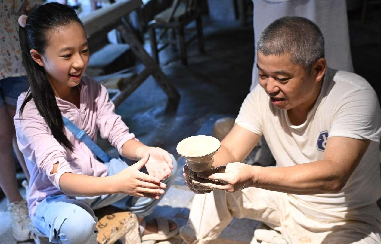 Artistas de todo el mundo persiguen sus sue?os en Jingdezhen,