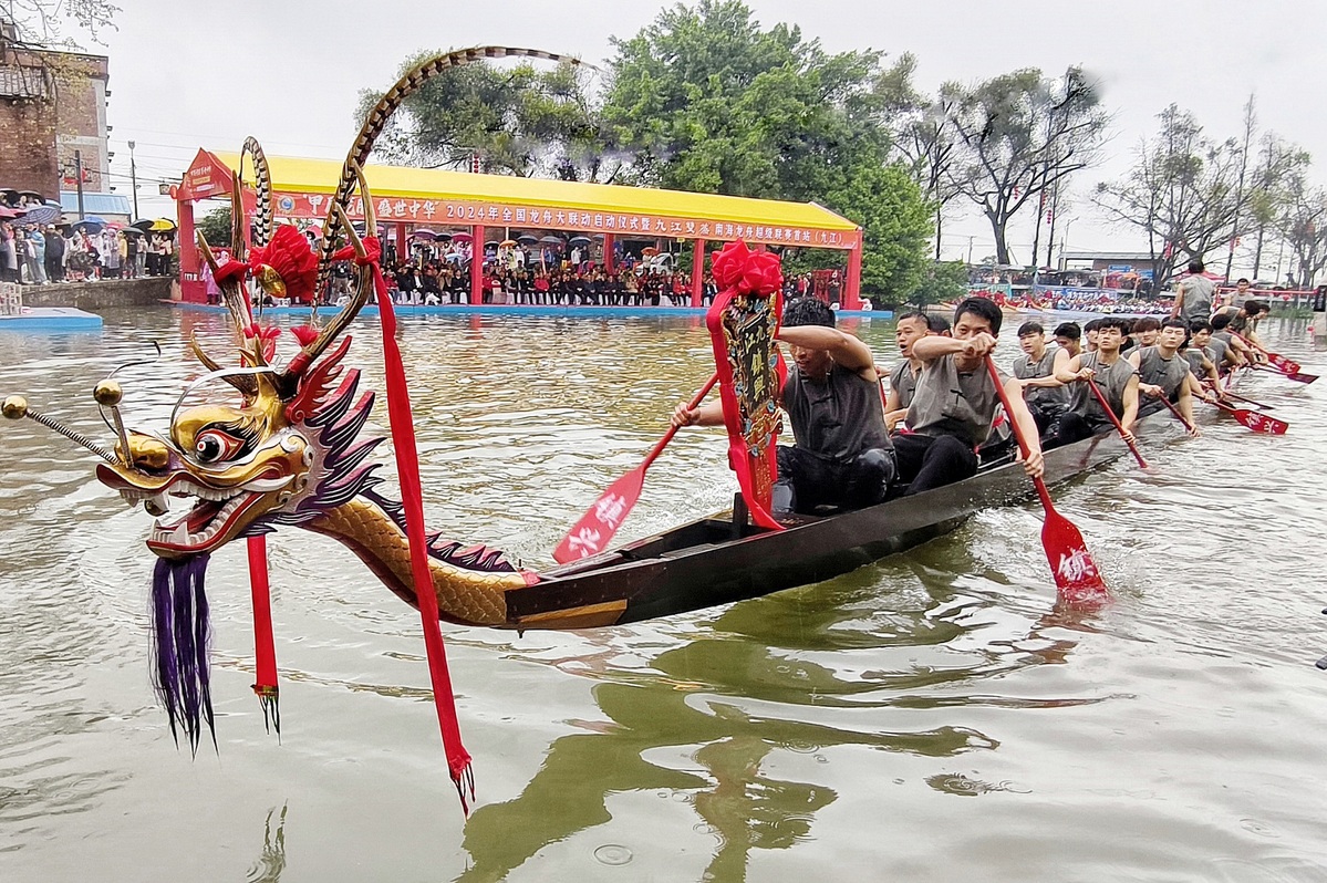 La Superliga de Botes de Dragón de Nanhai comienza en la antigua aldea Yannan de Foshan, provincia de Guangdong, el 11 de marzo de 2024. [Foto cedida a chinadaily.com.cn]