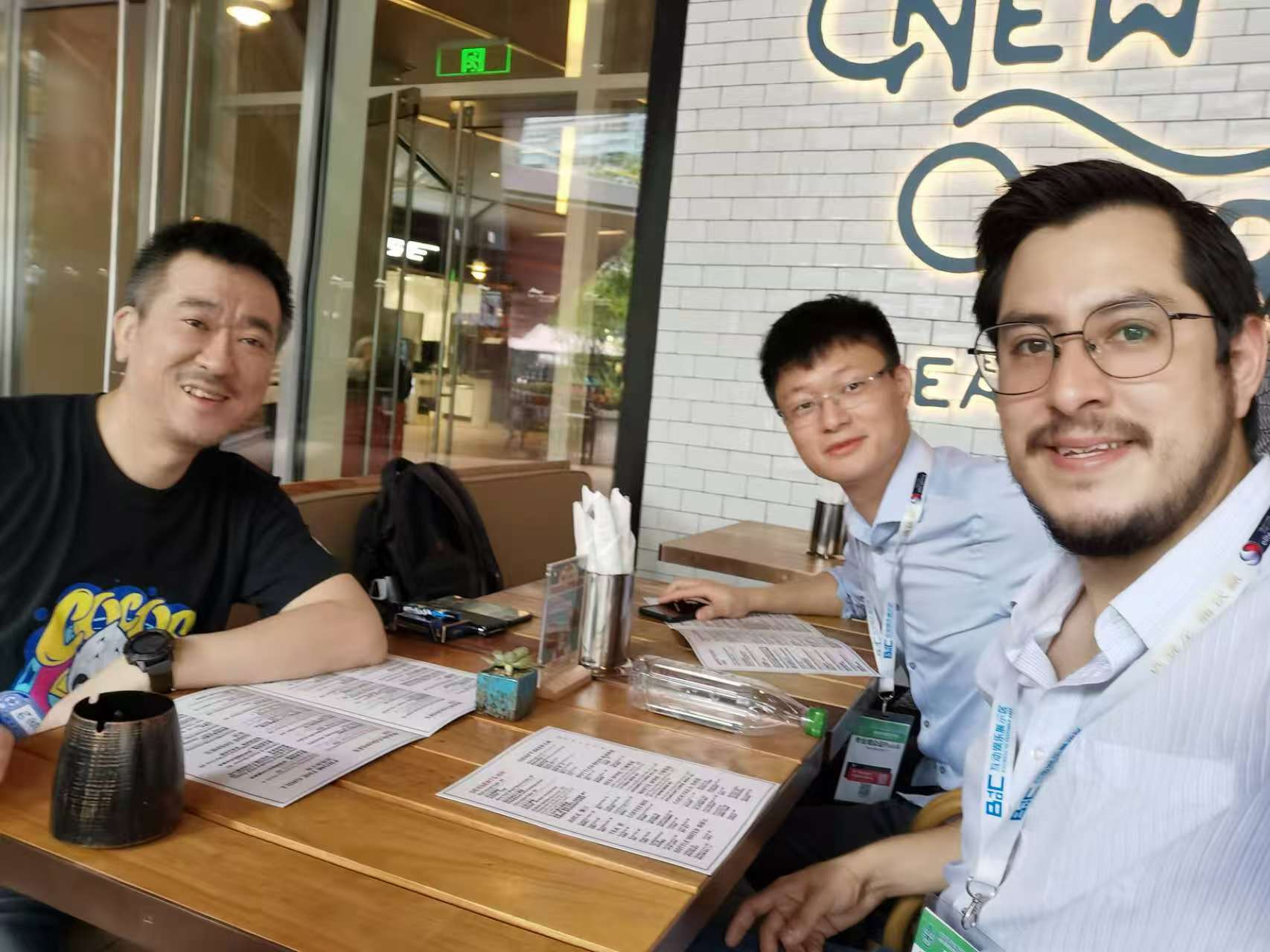 Antonio Flórez junto a sus amigos chinos en vísperas del A?o Nuevo Lunar en Beijing, China. (Foto: cortesía)