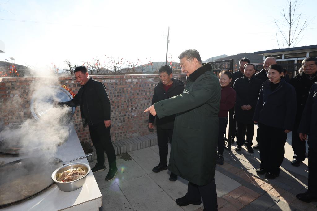 Xi visita a residentes afectados por inundaciones en noreste de China
