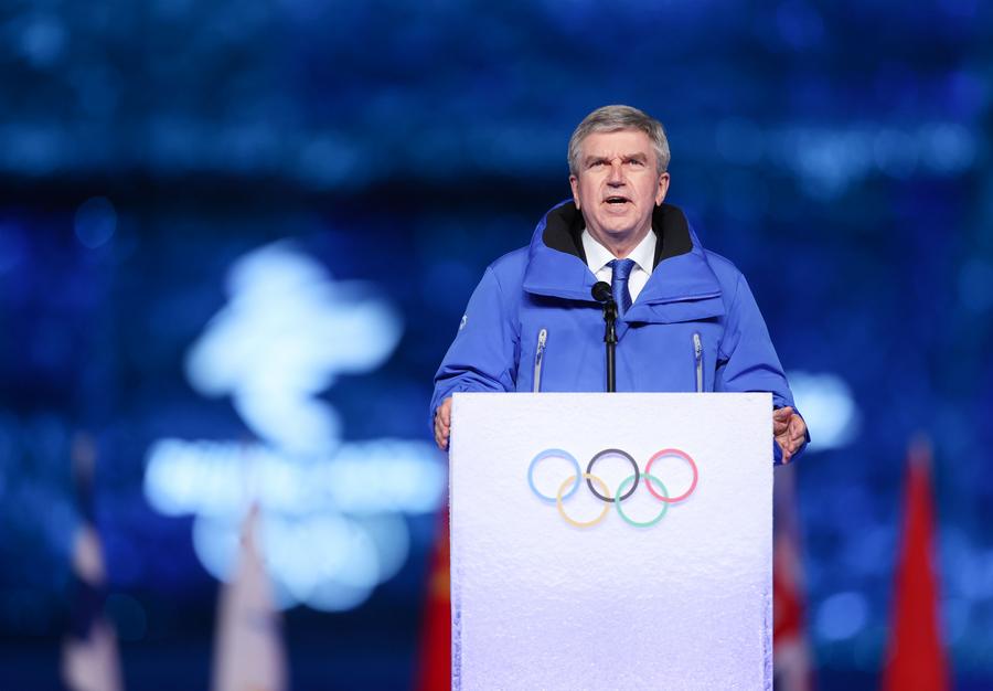 El presidente del Comité Olímpico Internacional, Thomas Bach, pronuncia un discurso durante la ceremonia de clausura de los Juegos Olímpicos de Invierno de Beijing 2022 en el Estadio Nacional, en Beijing, capital de China, el 20 de febrero de 2022. (Xinhua/Cao Can)