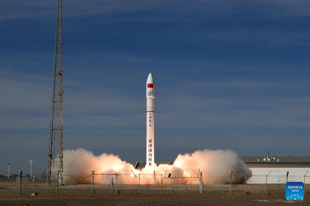 China lanza ocho nuevos satélites