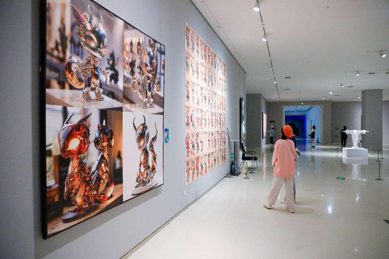 Una exposición de obras de arte generadas por IA se celebra en Jinan, provincia de Shandong, al este de China. (Foto de Xu Zhou/Diario del Pueblo digital)