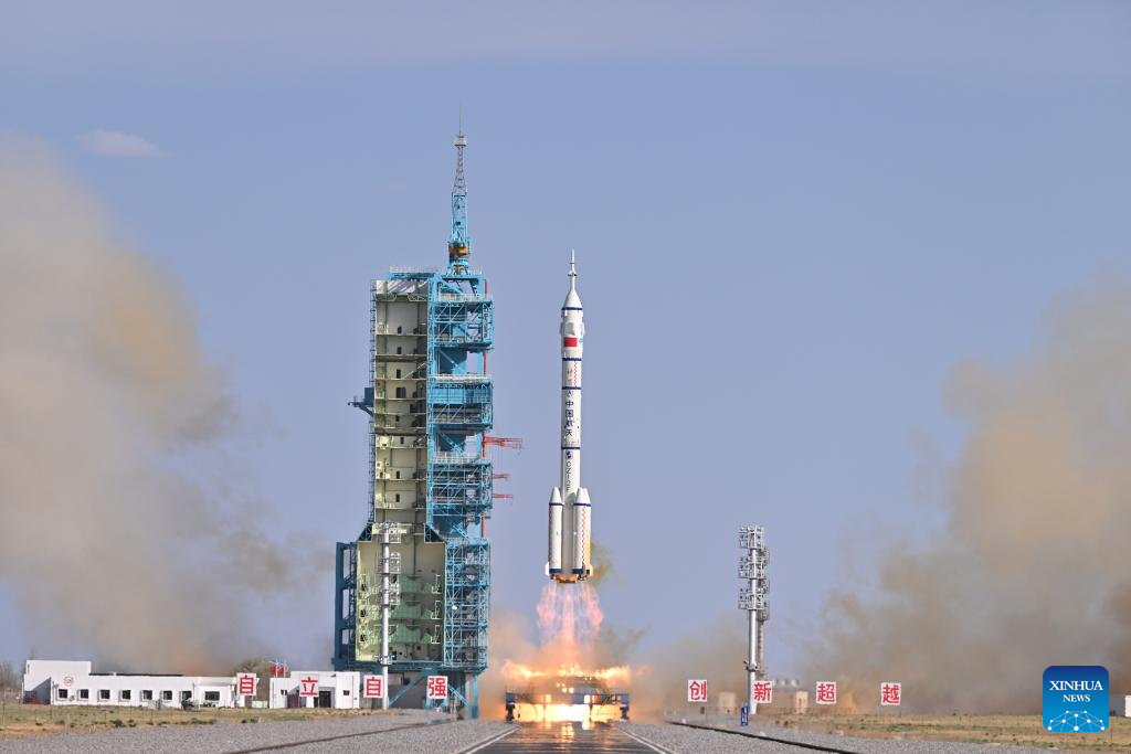 China lanza nave espacial tripulada Shenzhou-20