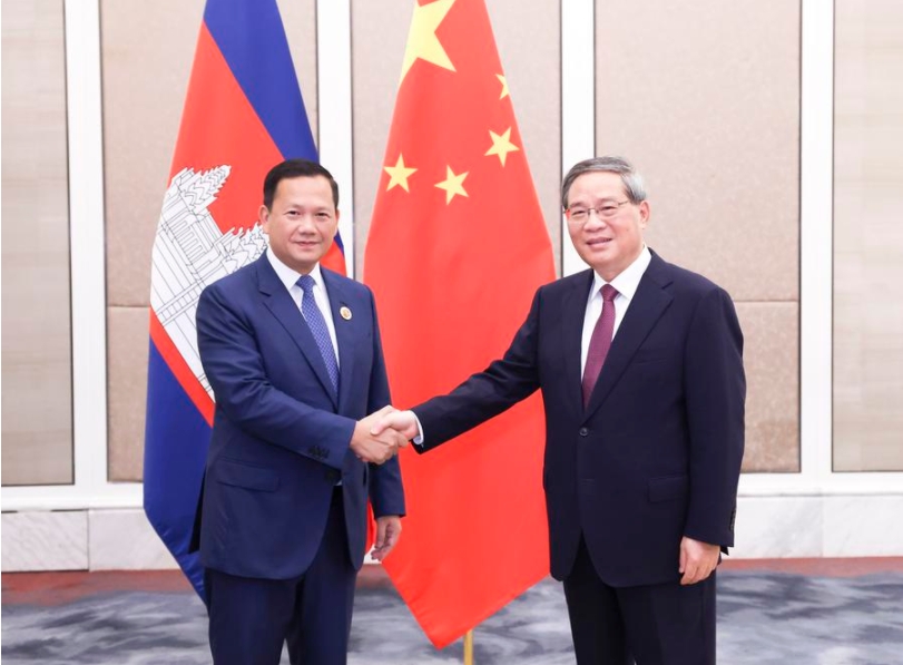 El primer ministro chino, Li Qiang, se reúne con el primer ministro camboyano, Hun Manet, al margen de la Cumbre ASEAN (Asociación de Naciones del Sudeste Asiático)-GCC (Consejo de Cooperación del Golfo)-China en Kuala Lumpur, Malasia, el 27 de mayo de 2025. (Xinhua/Pang Xinglei)