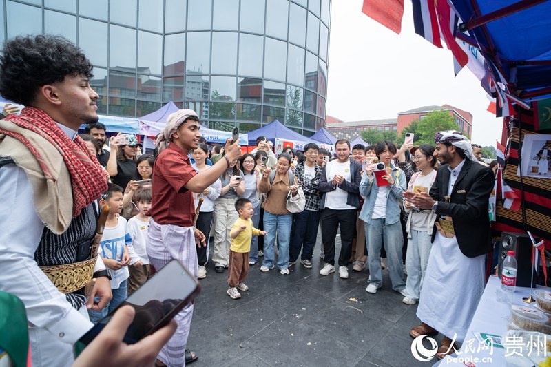 Estudiantes internacionales celebran festival cultural de forma divertida en la Universidad de Guizhou