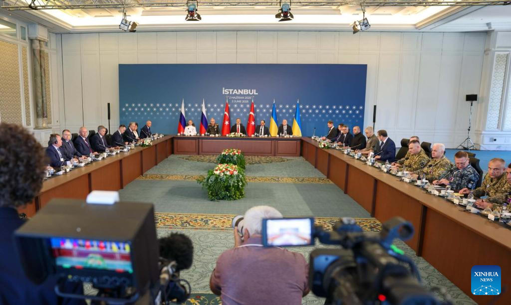 La segunda ronda de conversaciones de paz entre Ucrania y Rusia se lleva a cabo, en Estambul, Turquía, el 2 de junio de 2025. Las delegaciones de Ucrania y Rusia han reanudado el lunes sus negociaciones de paz en la ciudad turca de Estambul, en un intento por poner fin al actual conflicto, según mostraron las imágenes de televisión. (Xinhua/Ministerio de Asuntos Exteriores de Turquía)
