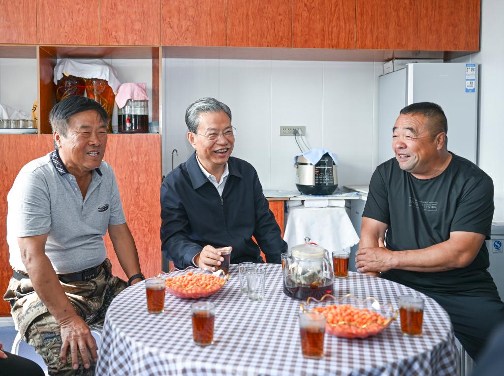 Máximo legislador de China pide a asambleas populares impulsar desarrollo y reforma