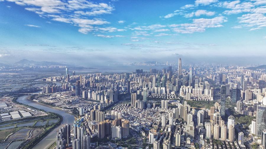 Esta foto aérea, tomada el 24 de diciembre de 2024, muestra una vista de Shenzhen, en la provincia de Guangdong, en el sur de China. (Xinhua/Mao Siqian)