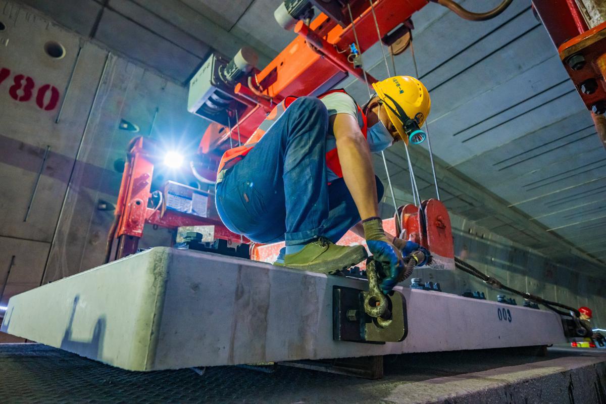 Shanghai inicia las obras de tendido de vías para la primera línea de metro que cruzará el río Yangtse