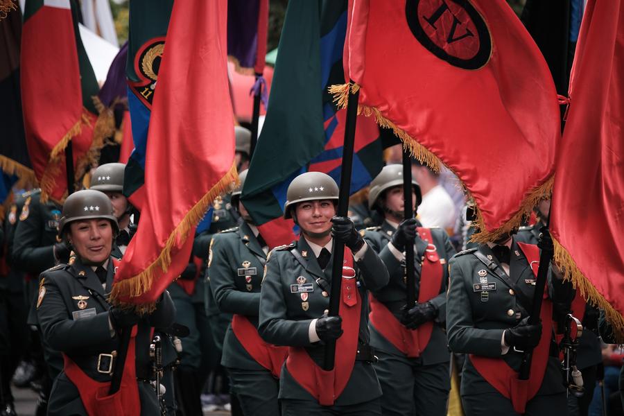 Miembros de las Fuerzas Armadas de Colombia participan durante el desfile militar para conmemorar el aniversario número 215 de la Independencia de Colombia, en Bogotá, capital de Colombia, el 20 de julio de 2025. (Xinhua/Andrés Moreno)