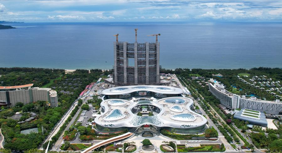 Una vista aérea de un centro comercial libre de impuestos en Sanya, en la provincia meridional china de Hainan, el 29 de mayo de 2025. (Xinhua/Yang Guanyu)