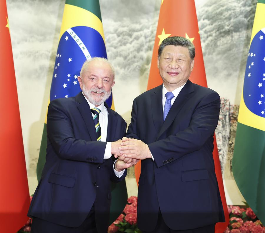 El presidente chino, Xi Jinping, mantiene conversaciones con su homólogo brasile?o, Luiz Inácio Lula da Silva, quien se encuentra en China realizando una visita de Estado en el Gran Palacio del Pueblo, en Beijing, capital de China, el 13 de mayo de 2025. (Xinhua/Huang Jingwen)  